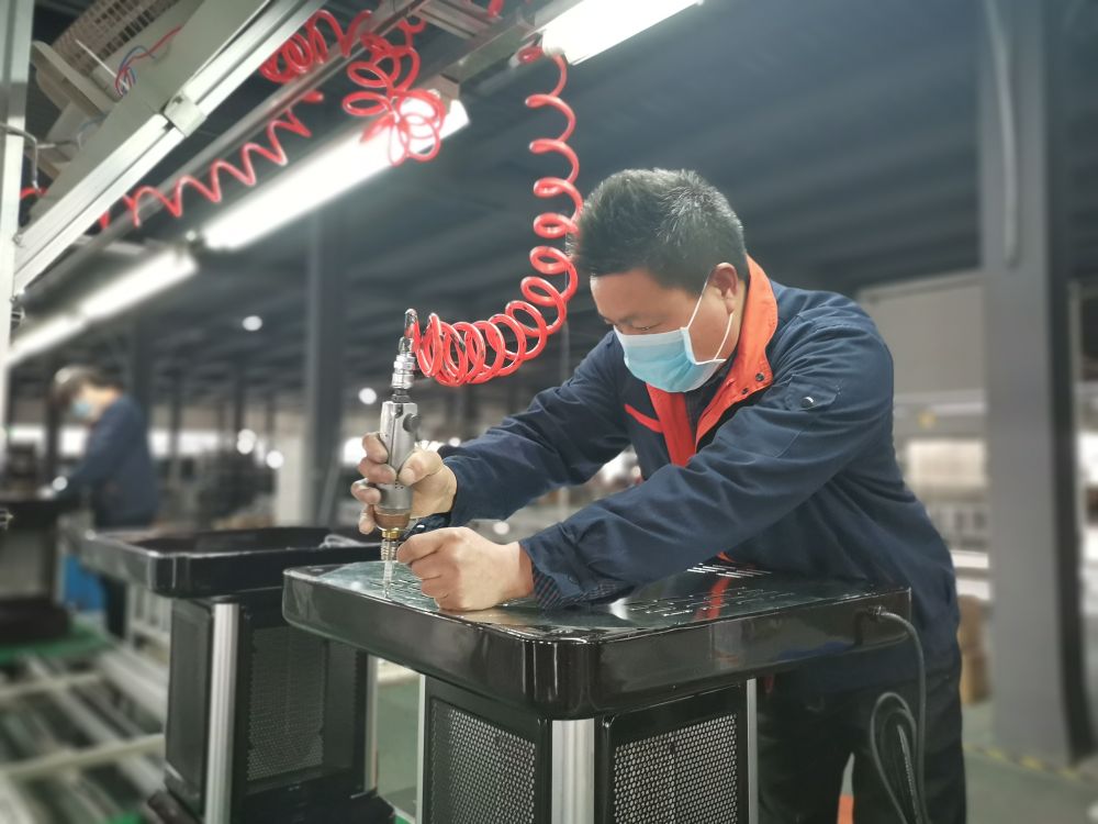 春风吹放映山红——河南信阳统筹打赢疫情防控和脱贫攻坚两场“硬仗”走笔