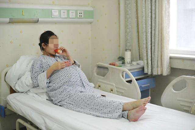 “悬垂肚”有多糟心？十有八九要剖产，还有这些生理尴尬在等待