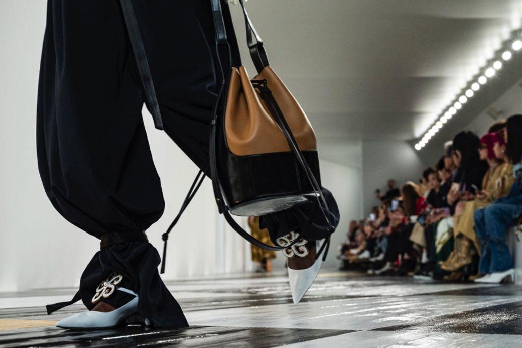 大容量不显大的包包,水桶包最好看的包包