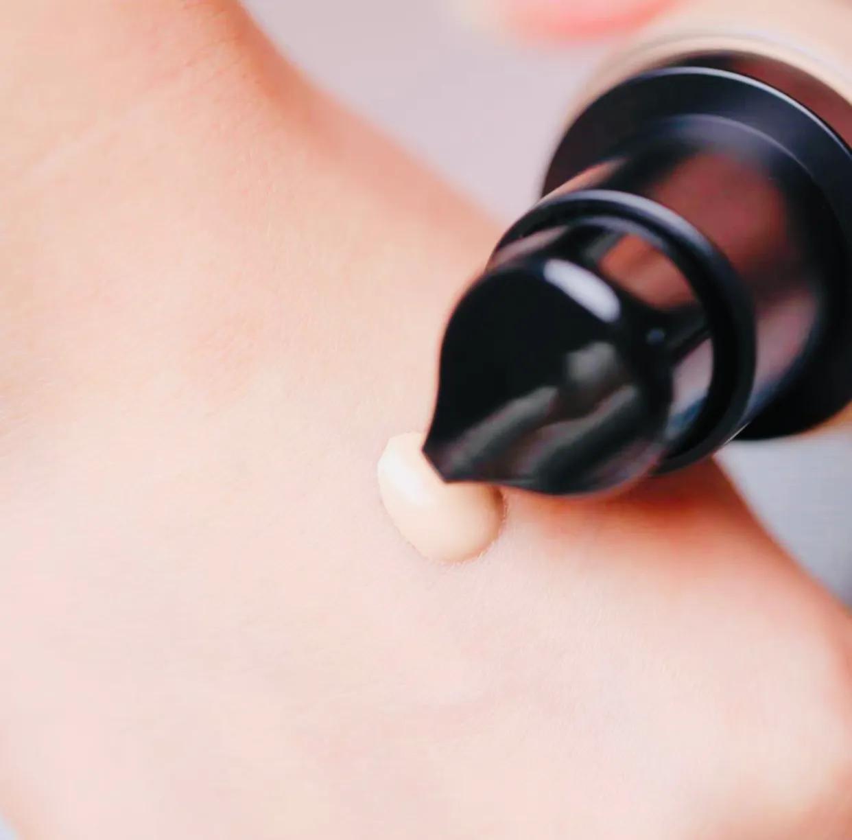 有磨皮效果持妆粉底液推荐,遮瑕效果好的磨皮品牌粉底液干皮