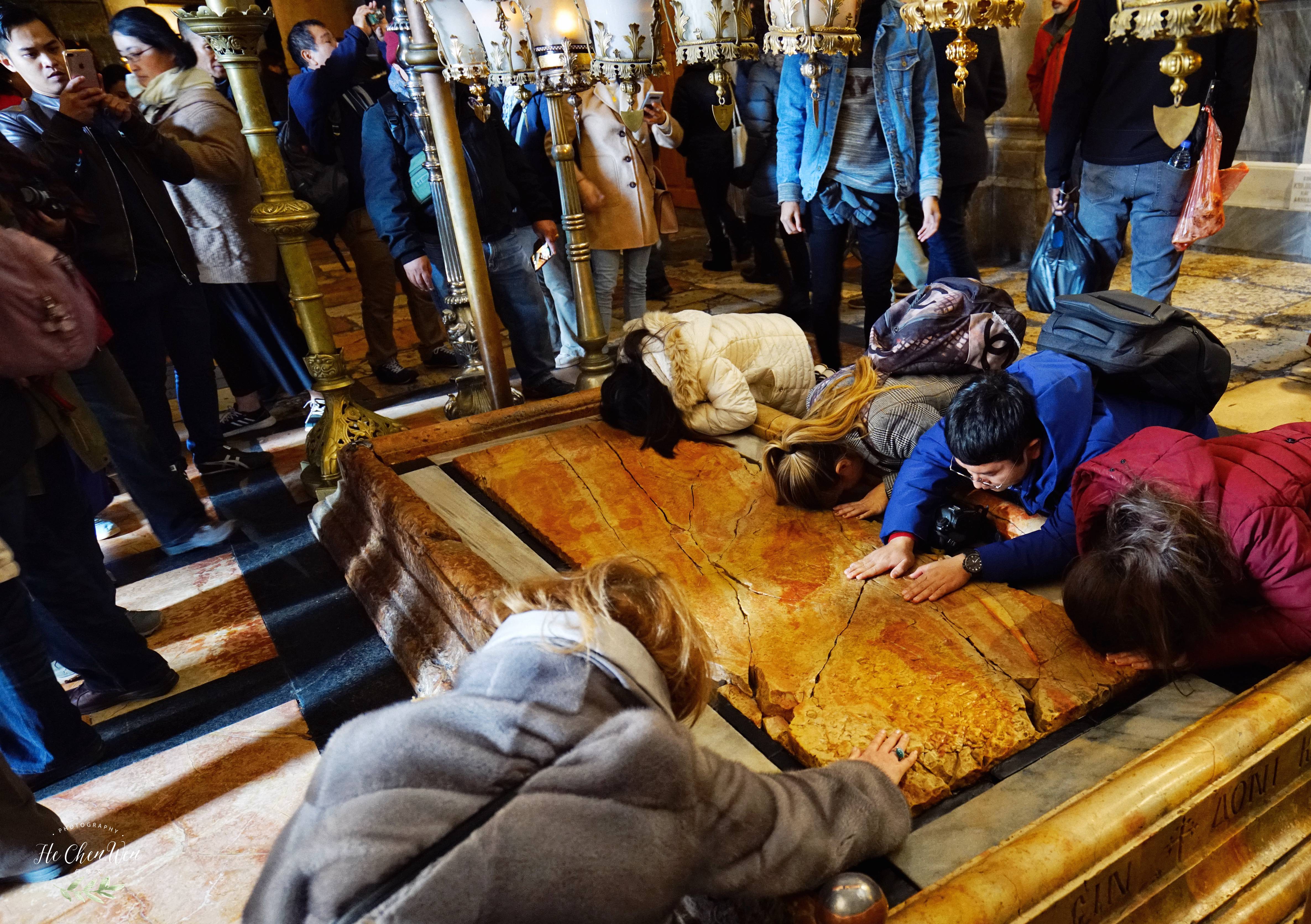 基督教圣地，耶稣在这里遇难、安葬、复活，信徒慕名而来