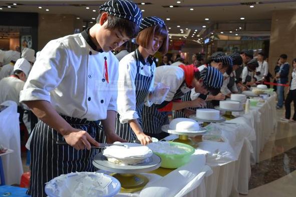 想学习厨师怎么入行,如何系统的学习做厨师