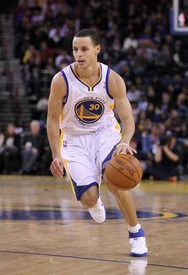 现役nba年薪排行榜,现役nba罗斯的年薪排名多少