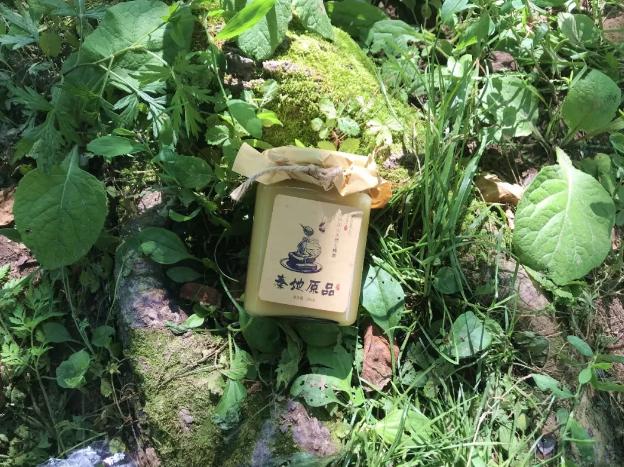 气温25度蜂蜜结晶吗,气温低蜂蜜变成固体