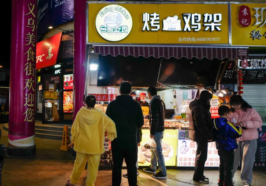 附近步行街美食推荐3-4人餐,人均30就能在江边尽享美食