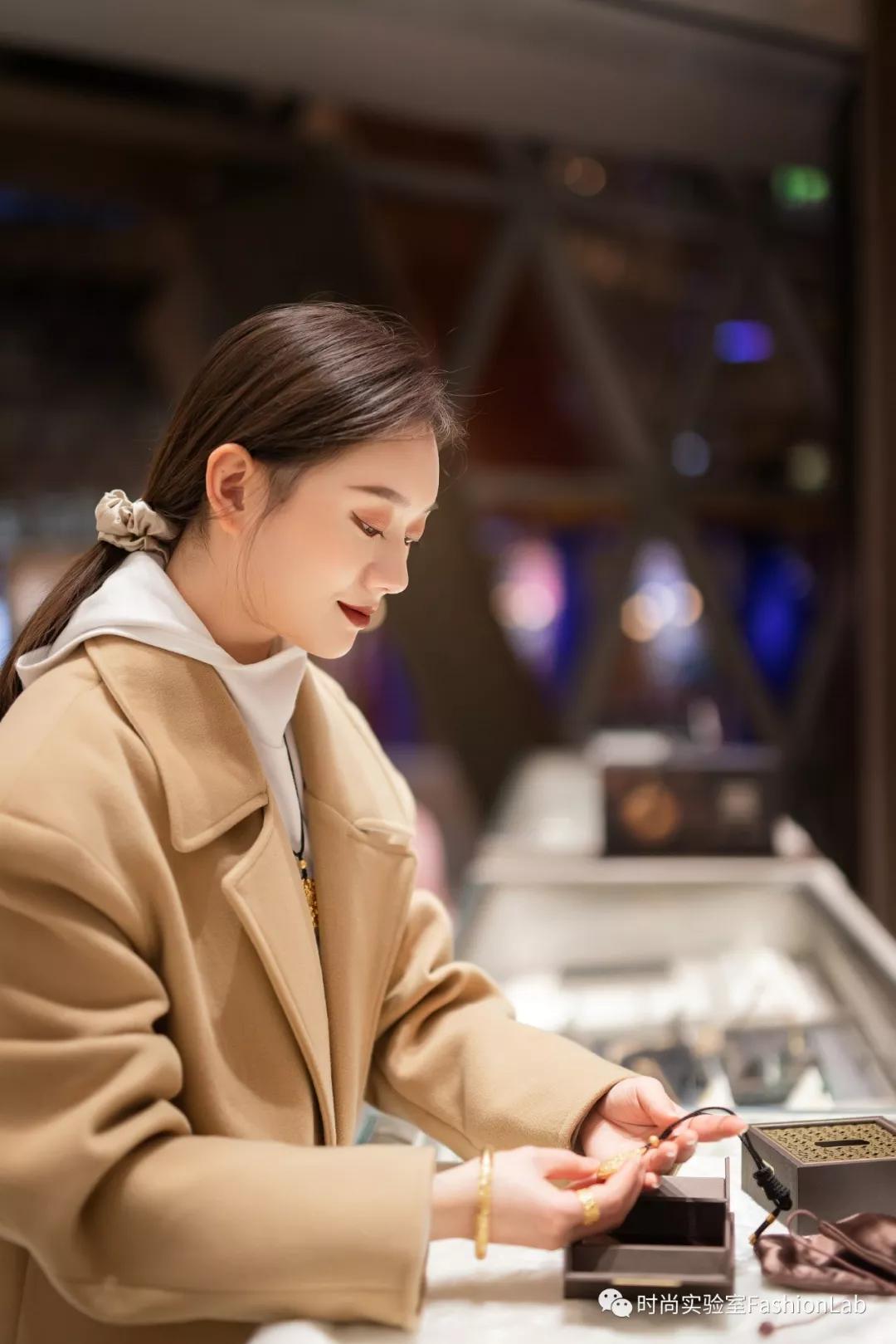 送对年终礼物是当代青年的社交核*器武**