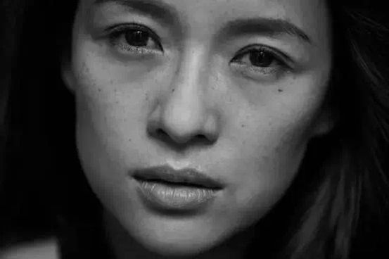 42岁周迅现在怎么样了,42岁周迅为什么突然老了