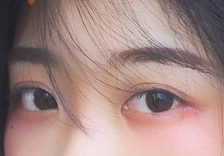 泫雅哥特式烟熏妆超夸张,泫雅ysl妆容