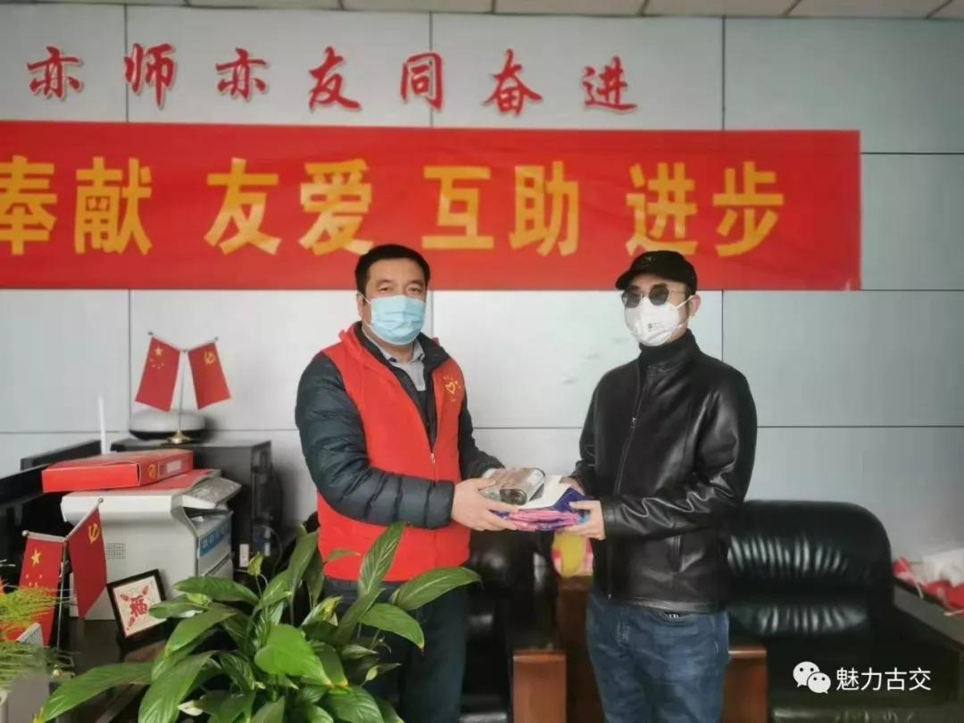 疫情志愿者在疫情防控一线,疫情中的爱心志愿者