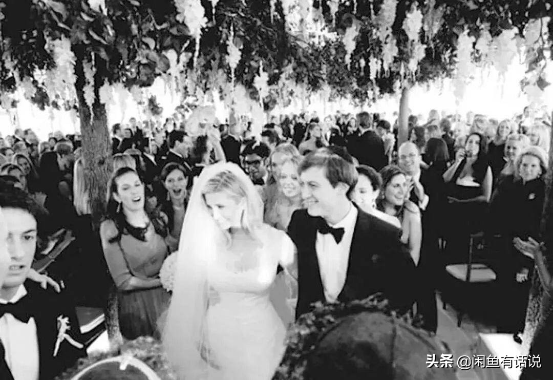 伊万卡参加婚礼穿蓝色裙,伊万卡黑白蕾丝裙