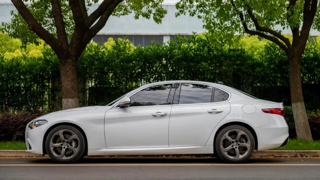 意大利风情满载的阿尔法罗密欧Giulia，还有个名字叫做“勇气”