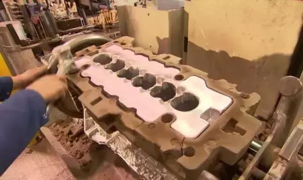 挖机发动机为什么不用国产的,挖机发动机动力不足的故障原因