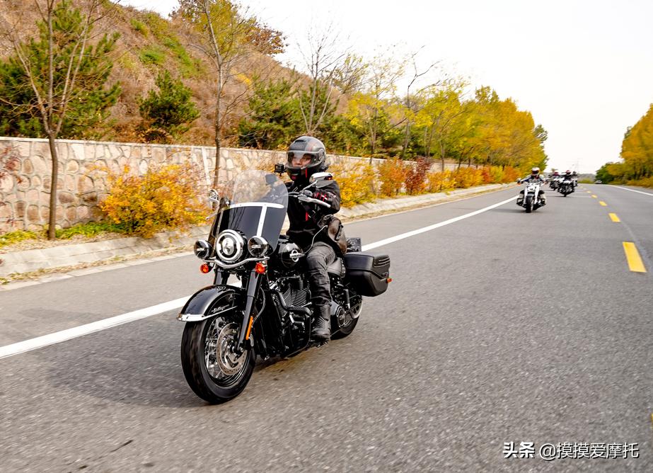 哈雷2020款顶级豪华版,2018款哈雷继承者霸气十足