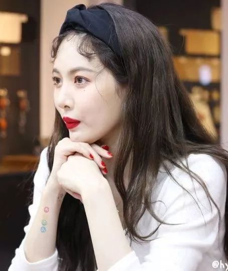 圆脸窄额头女生适合什么刘海,额头尖窄脸又小适合什么样的刘海