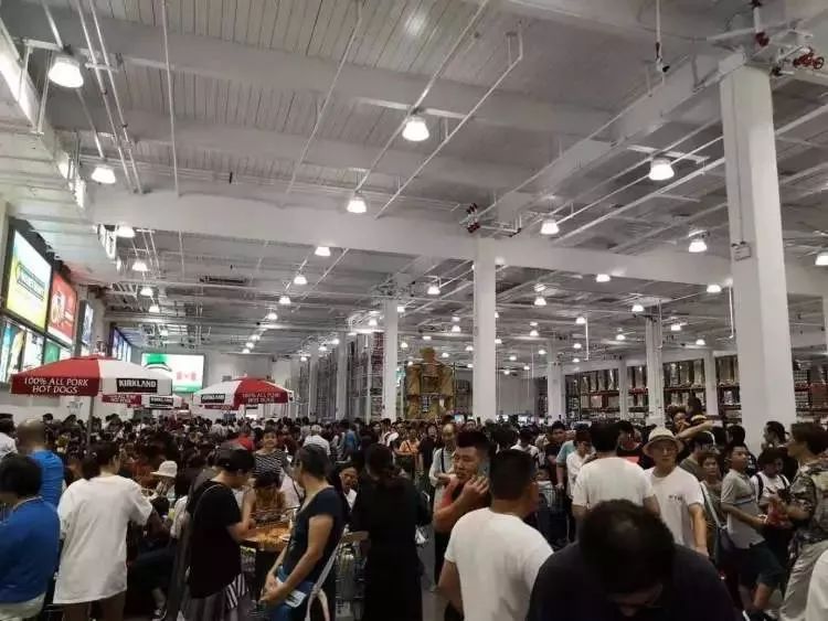 costco上海开业第一天疯抢,上海第二家costco开业现场
