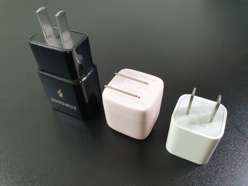 ​一见倾心！UIBI柚比“小冰块”迷你PD快速充电套装体验