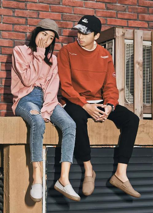 卡帝乐鳄鱼四季款休闲情侣鞋,卡帝乐鳄鱼男女同款高帮鞋加绒