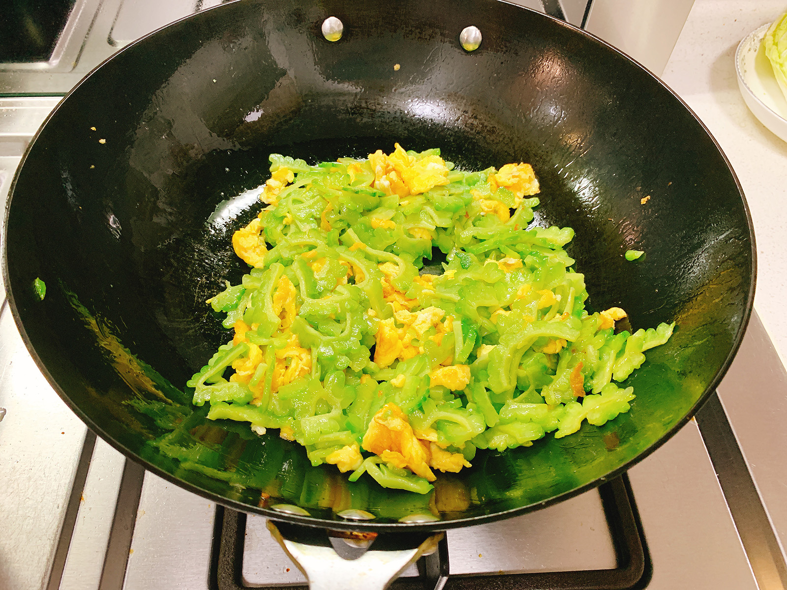 苦瓜炒之前一定要焯水吗,炒苦瓜要不要去籽