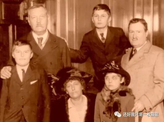 福尔摩斯一生挚爱,福尔摩斯一生之敌莫里亚蒂