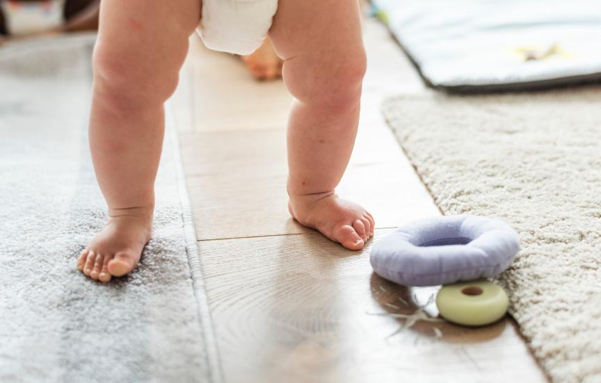 这个季节的小孩子要不要穿袜子,一岁左右的孩子夏天穿不穿袜子