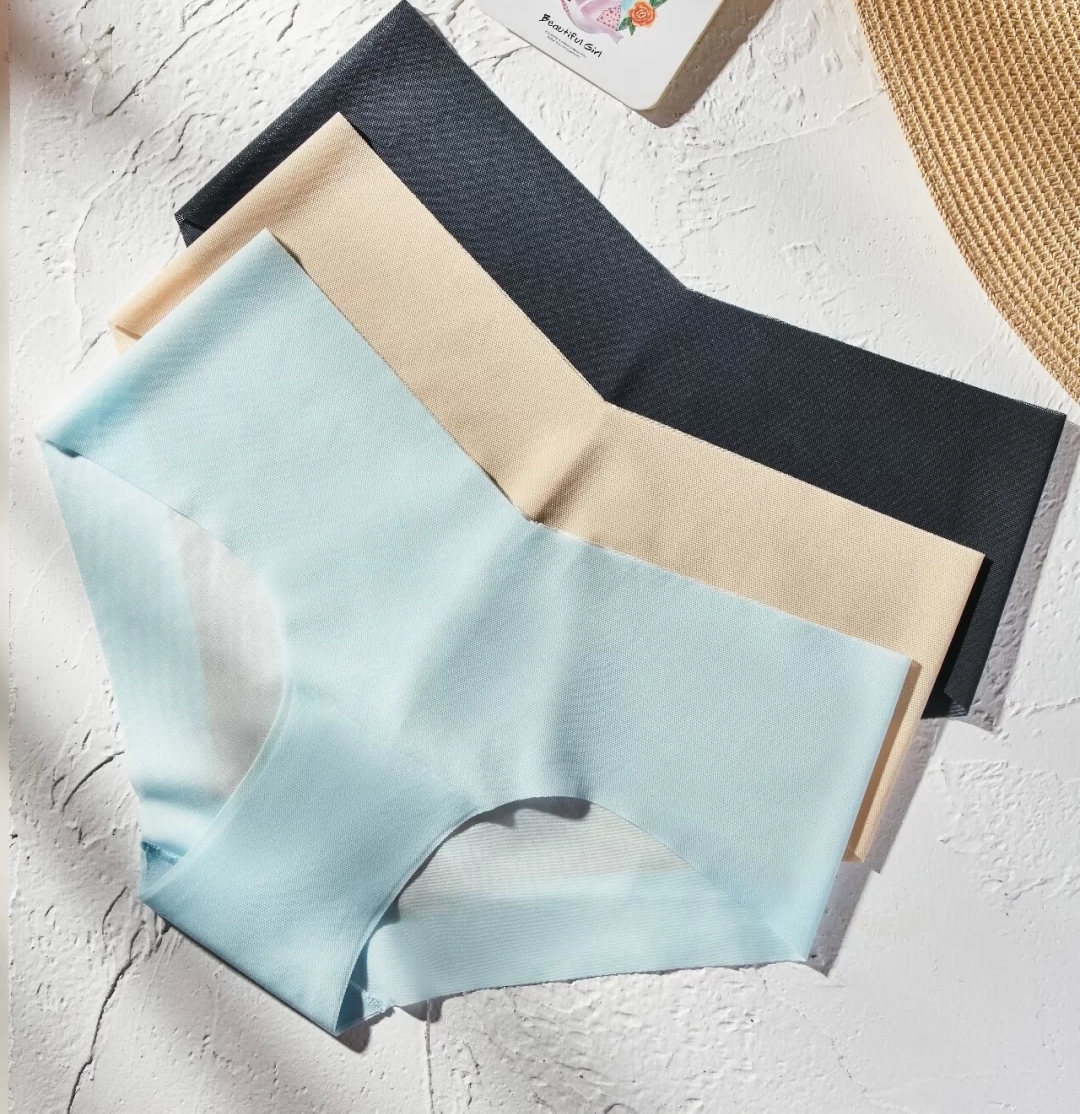 女生夏天的“小秘密”：胸贴太闷，无痕裤不隐形，你知道几个？