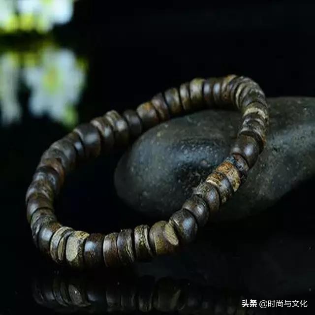 沉香奇楠手串佩戴好处,沉香手串一年四季都可以佩戴吗