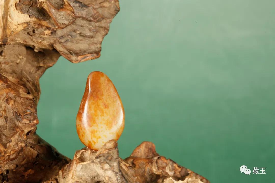 买到假的和田玉了怎么处理,买到假皮色的和田玉能报警吧