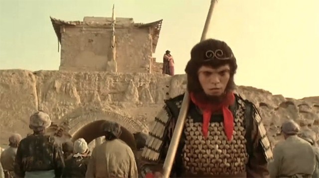 为钱反咬恩师，好友葬礼宣传新剧，六小龄童：完美诠释人如何变猴