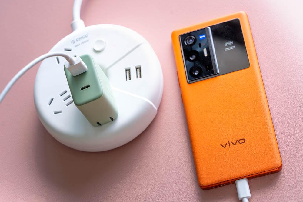 zmi紫米20w大功率无线充电器,紫米30w充电器对比小米30w充电器