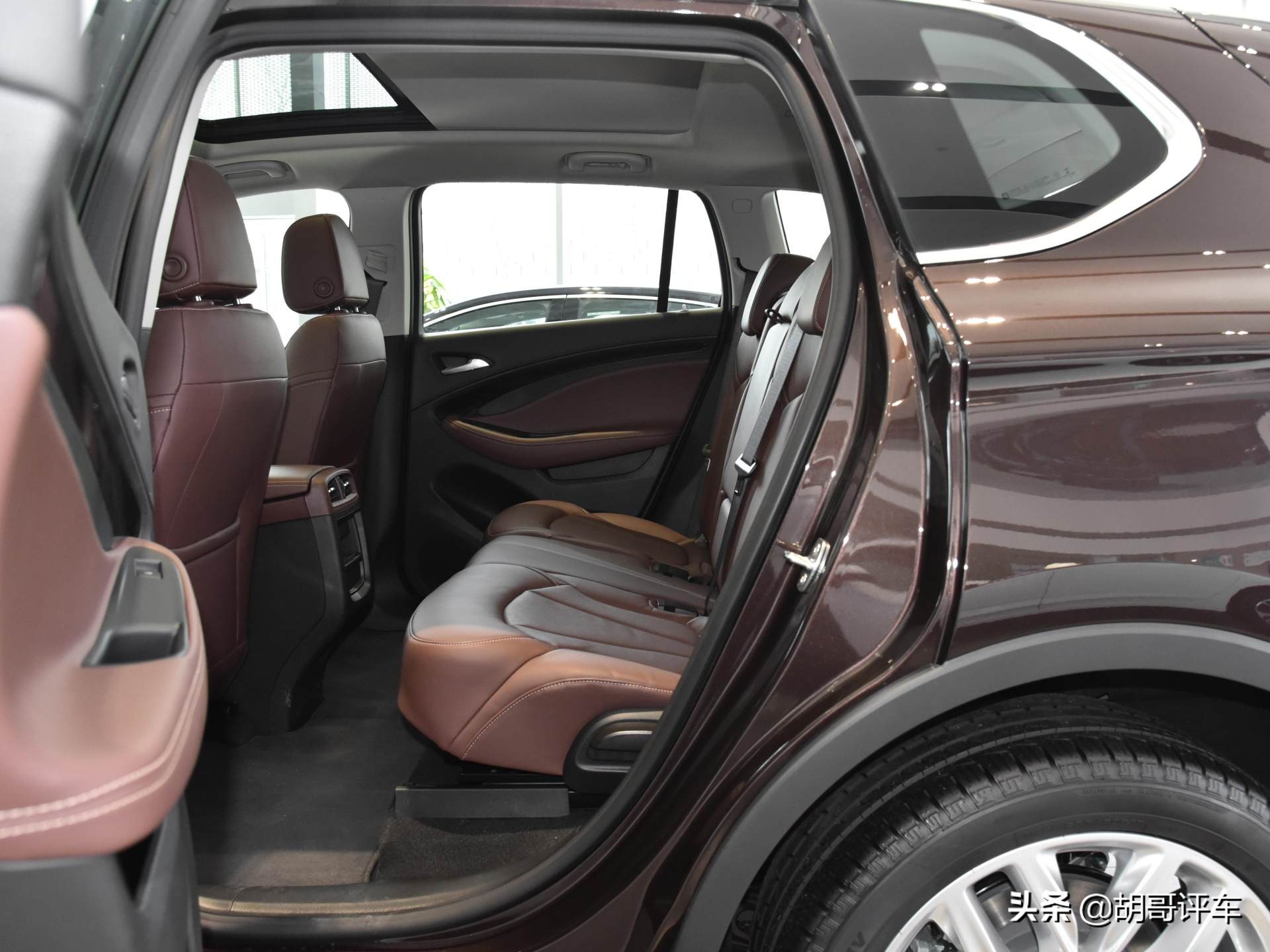 外观大气空间大的七座车,别克suv昂科威哪款车值得购买