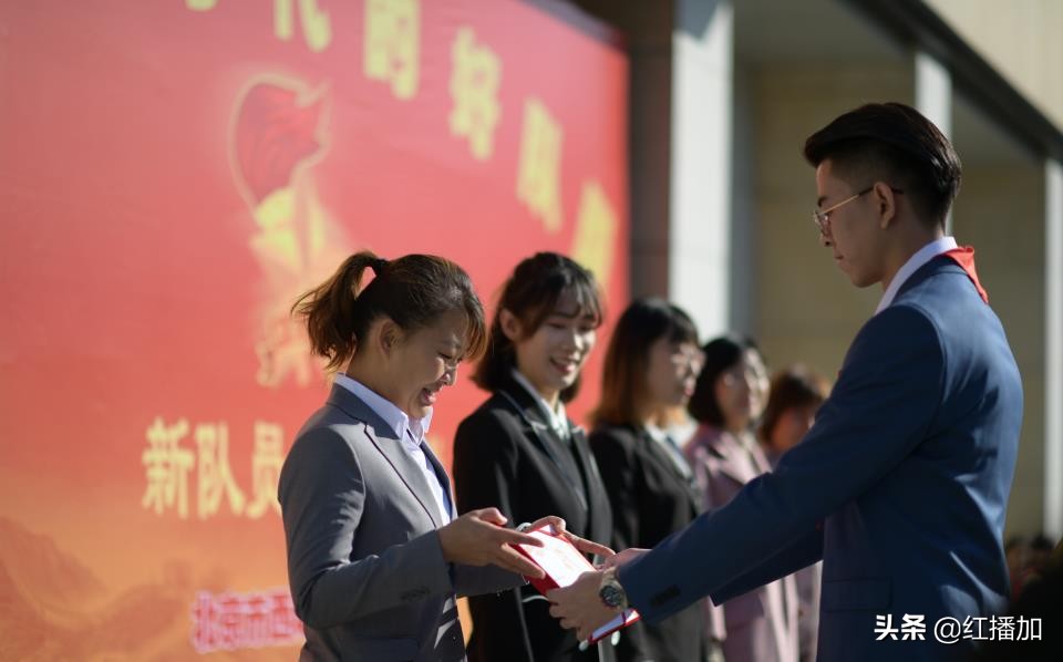 少先队员参加少先队活动感受,小学少先队员入队活动