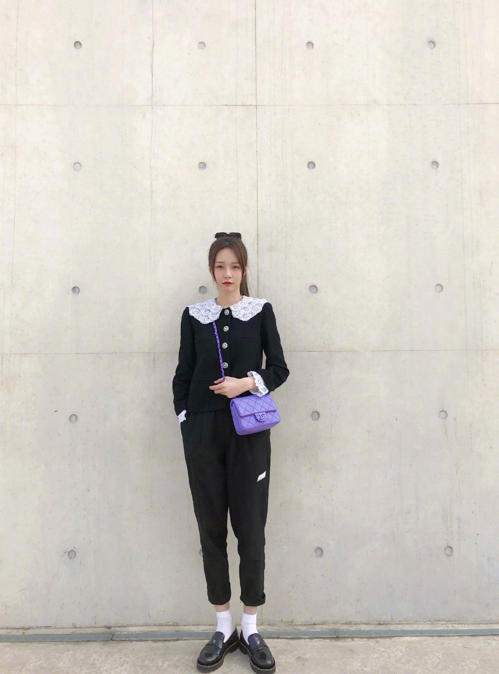 沈梦辰穿西装内搭露脐装秀蛮腰,沈梦辰穿蓬蓬裙俏皮又吸睛