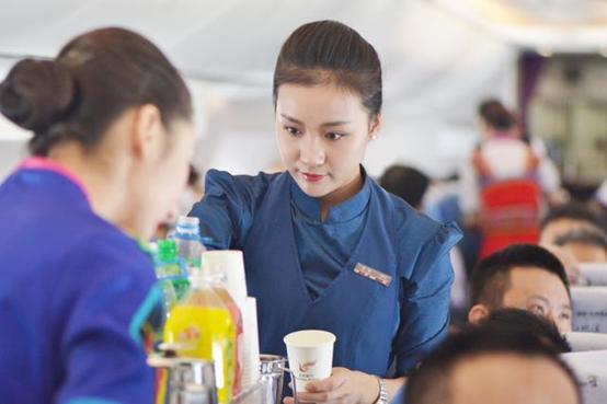 美丽空姐、微笑服务、民族服饰，最具特色航空公司：昆明航空