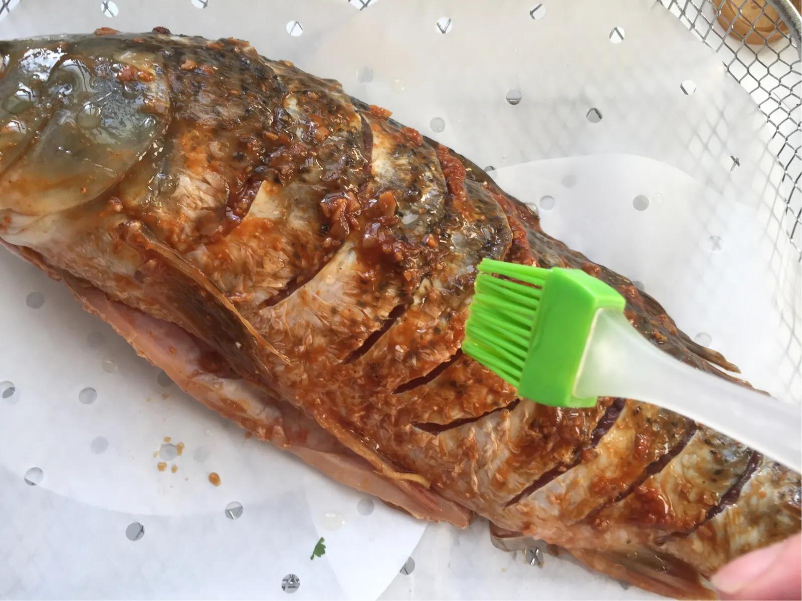 麻辣烤鱼又香又辣好吃到流口水,鲜美烤鱼肉质鲜嫩好吃到飞起