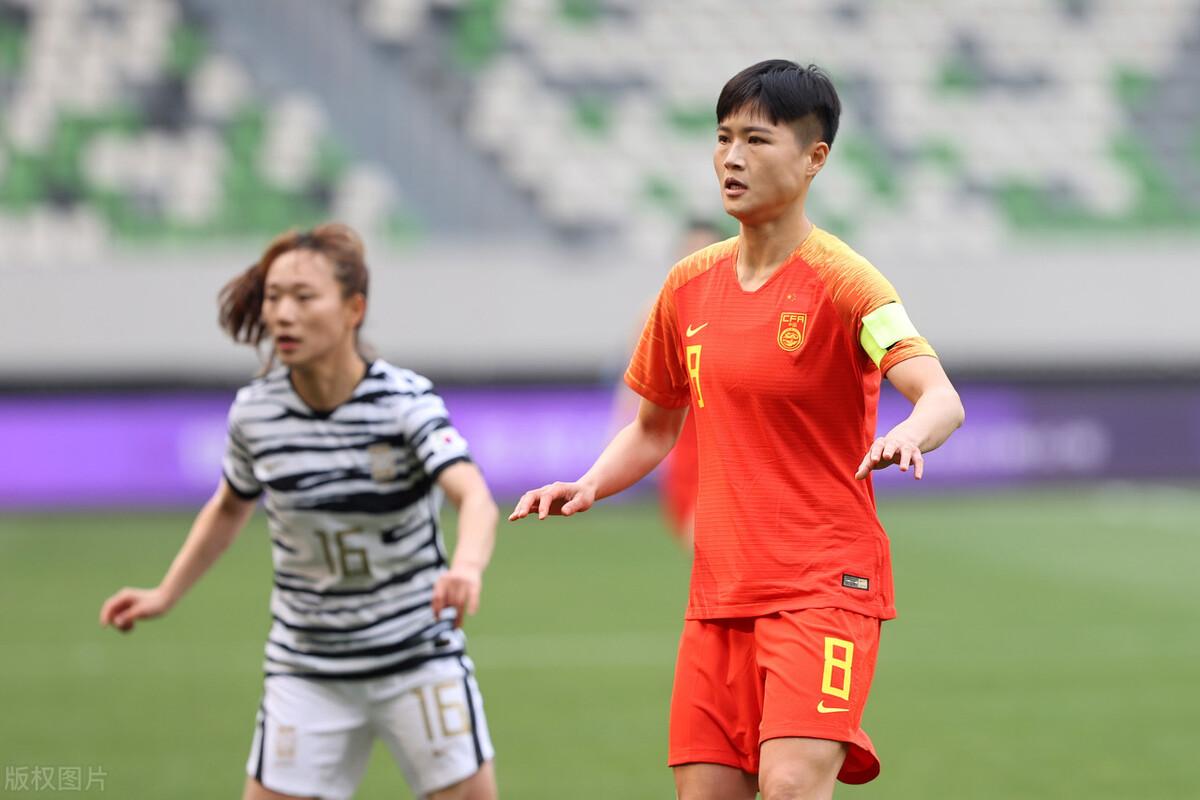 男足女足精彩表现,中国女足硬核秀腹肌王霜