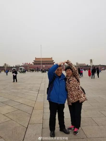 父母秀恩爱对子女的好处,父母特别秀恩爱的方式