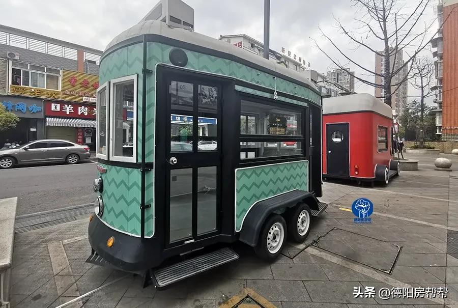 在这些酒精浓度50°的德阳街头,“耍家们”找到了商机