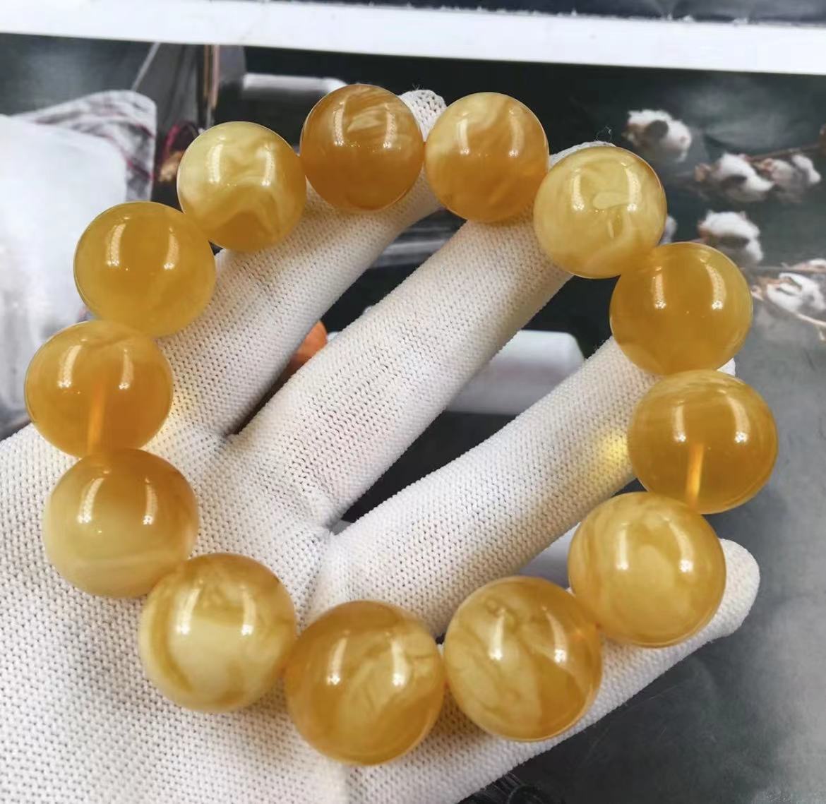 最好的蜜蜡是什么蜜蜡,蜜蜡瓷白是哪种颜色