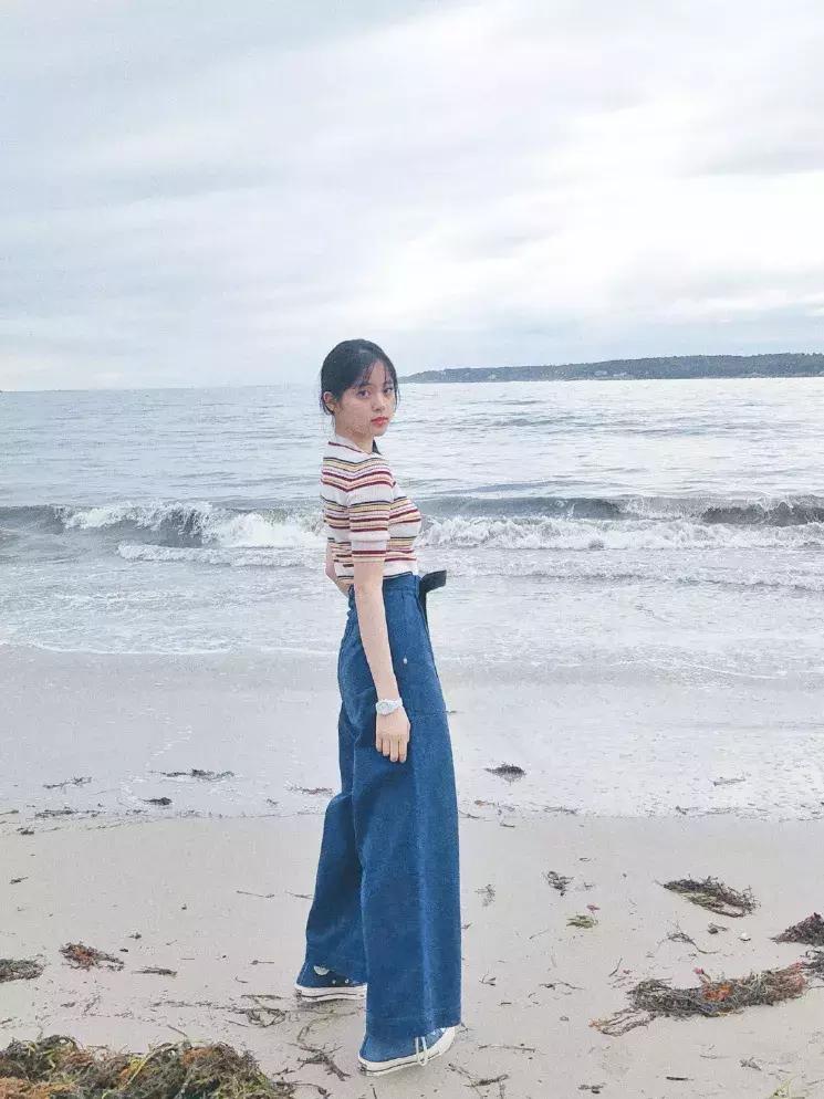 欧阳娜娜穿着匡威的经典款出镜,欧阳娜娜有所有的匡威