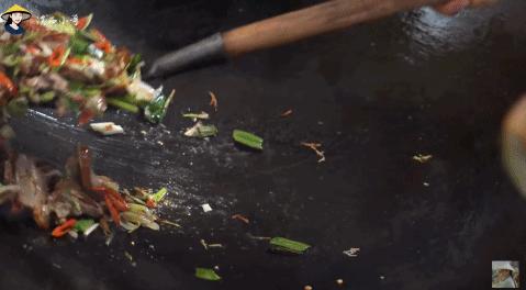 李子柒田园生活的魅力在哪里,当李子柒看到了不一样的田园生活