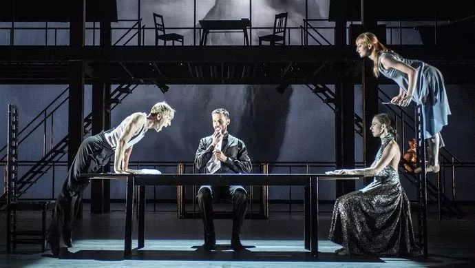 易卜生故事梗概,易卜生现实主义戏剧