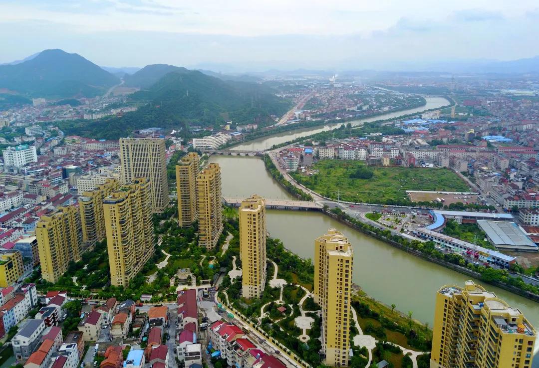 横店镇综合改造,横店小镇建设