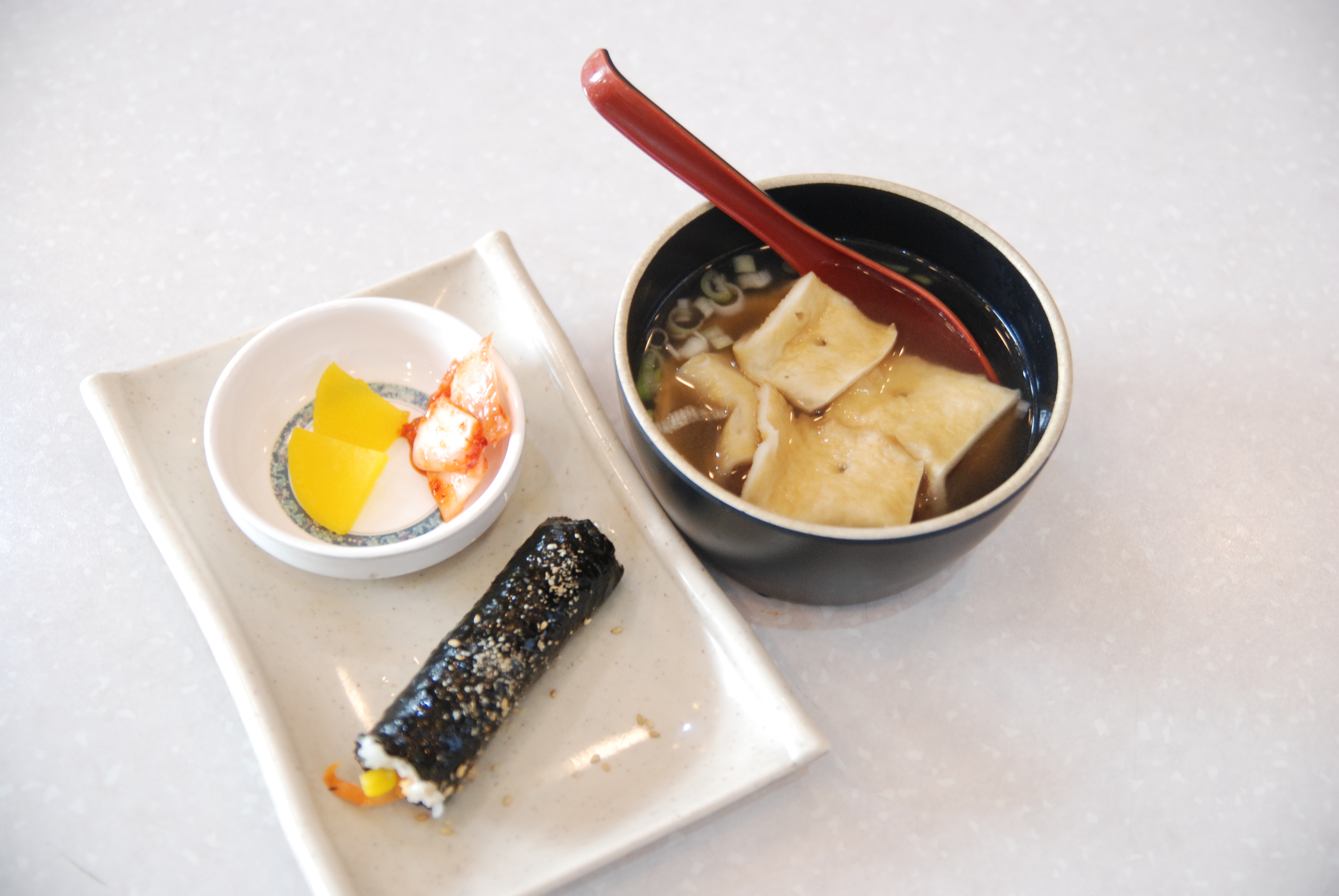 韩国紫菜包饭年糕,韩国美食一条街紫菜饭