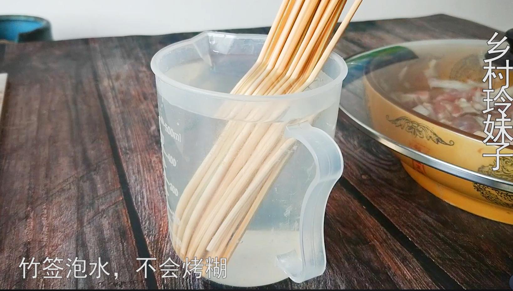 烤羊肉串不糊的方法,在家烤羊肉串怎么做没有膻味儿