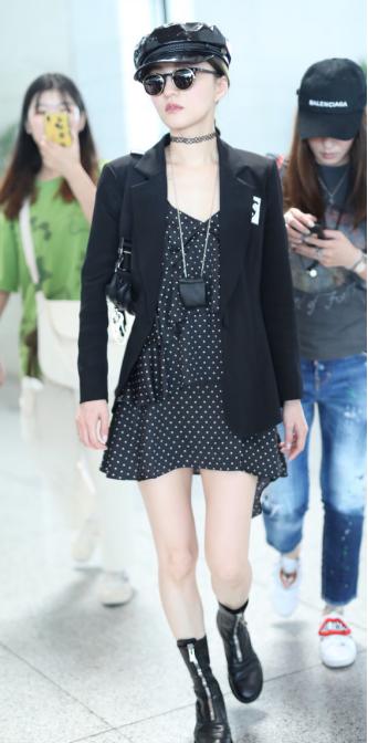 张韶涵露脐装穿搭,张韶涵背的包