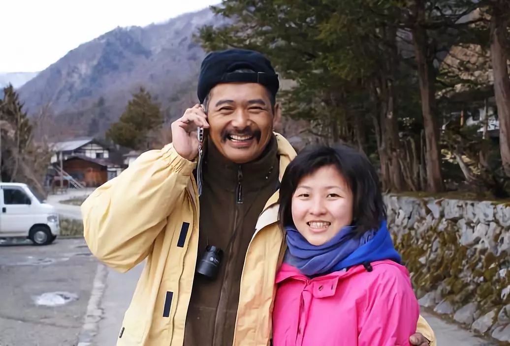 182的身高，迷人的微笑。一等的人品，一等的演技。他就是发哥