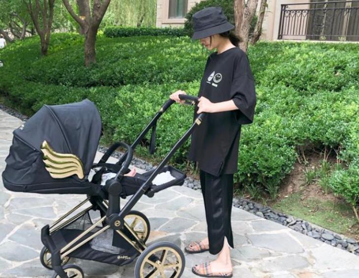 宝宝多大可以用坐立婴儿车,多大的宝宝可以坐起婴儿车