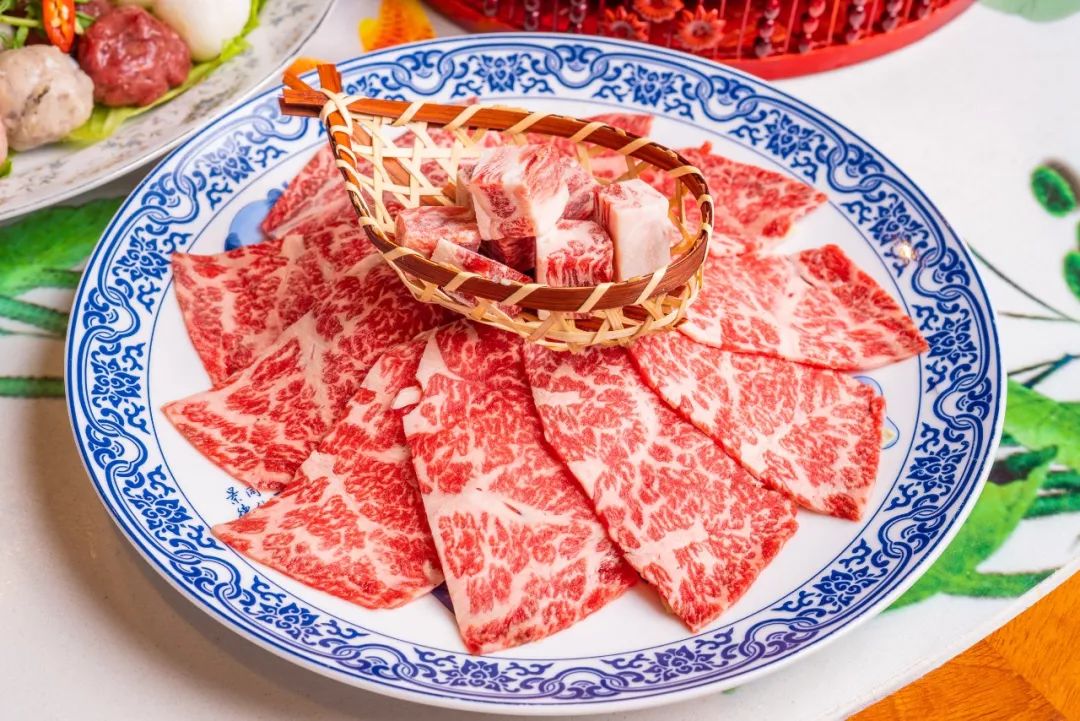 排爆新天地!魔都港式火锅界杀出黑马,开卖「澳洲青龙黄金锅」