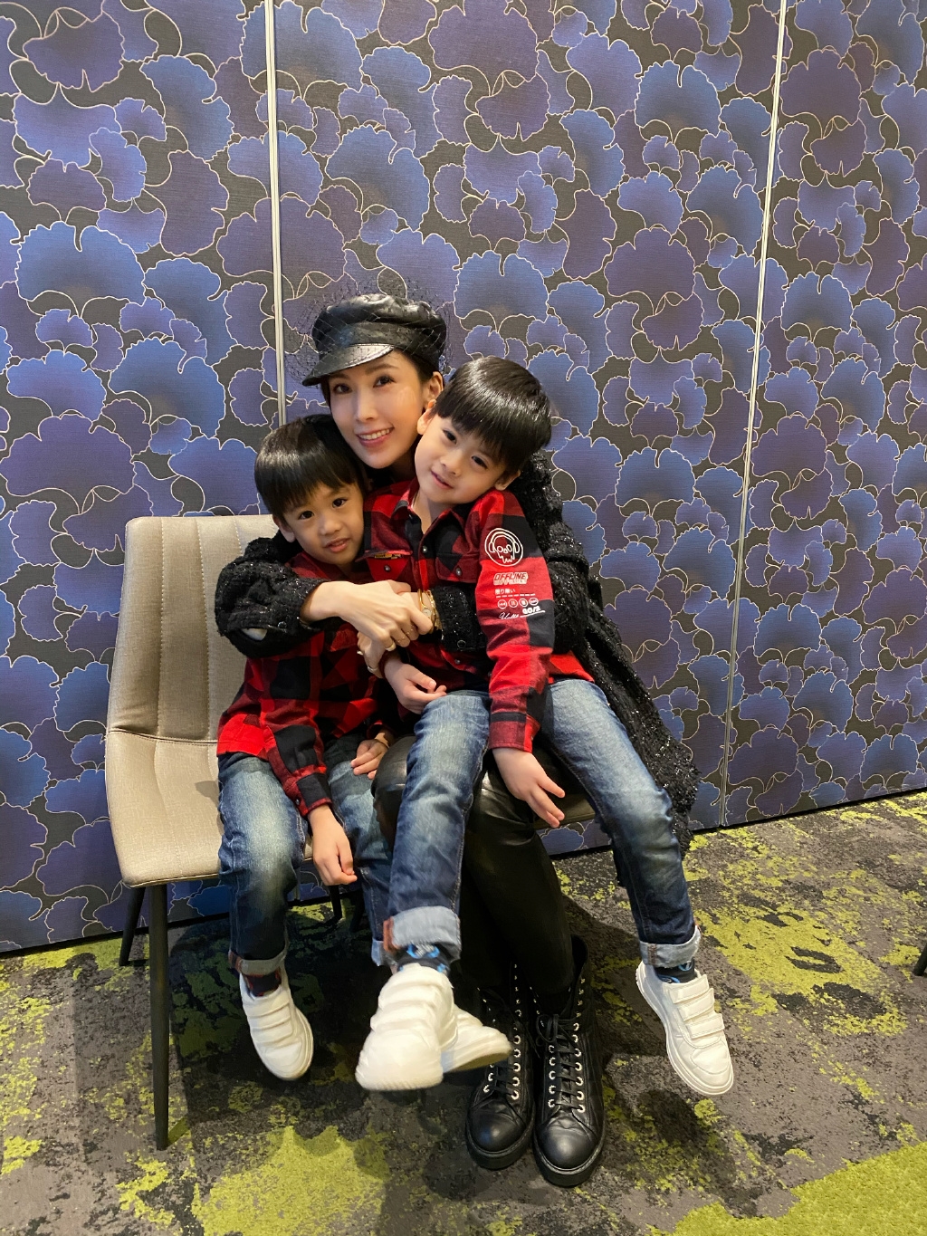 Kimi双胞胎弟弟生日，林志颖给儿子写祝语，母子三人对话温馨