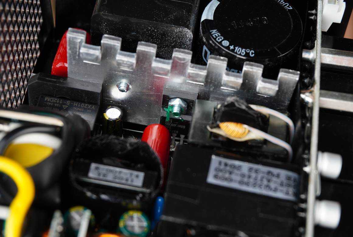 先马趣造最佳搭档，先马金钻650MSFX电源开箱拆解